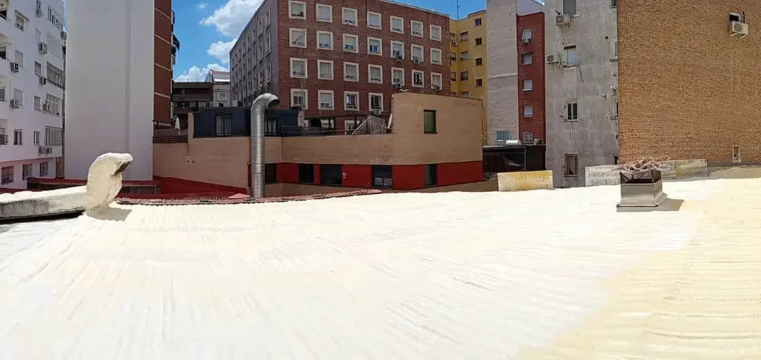 Cómo aislar un tejado de tejas con espuma de poliuretano